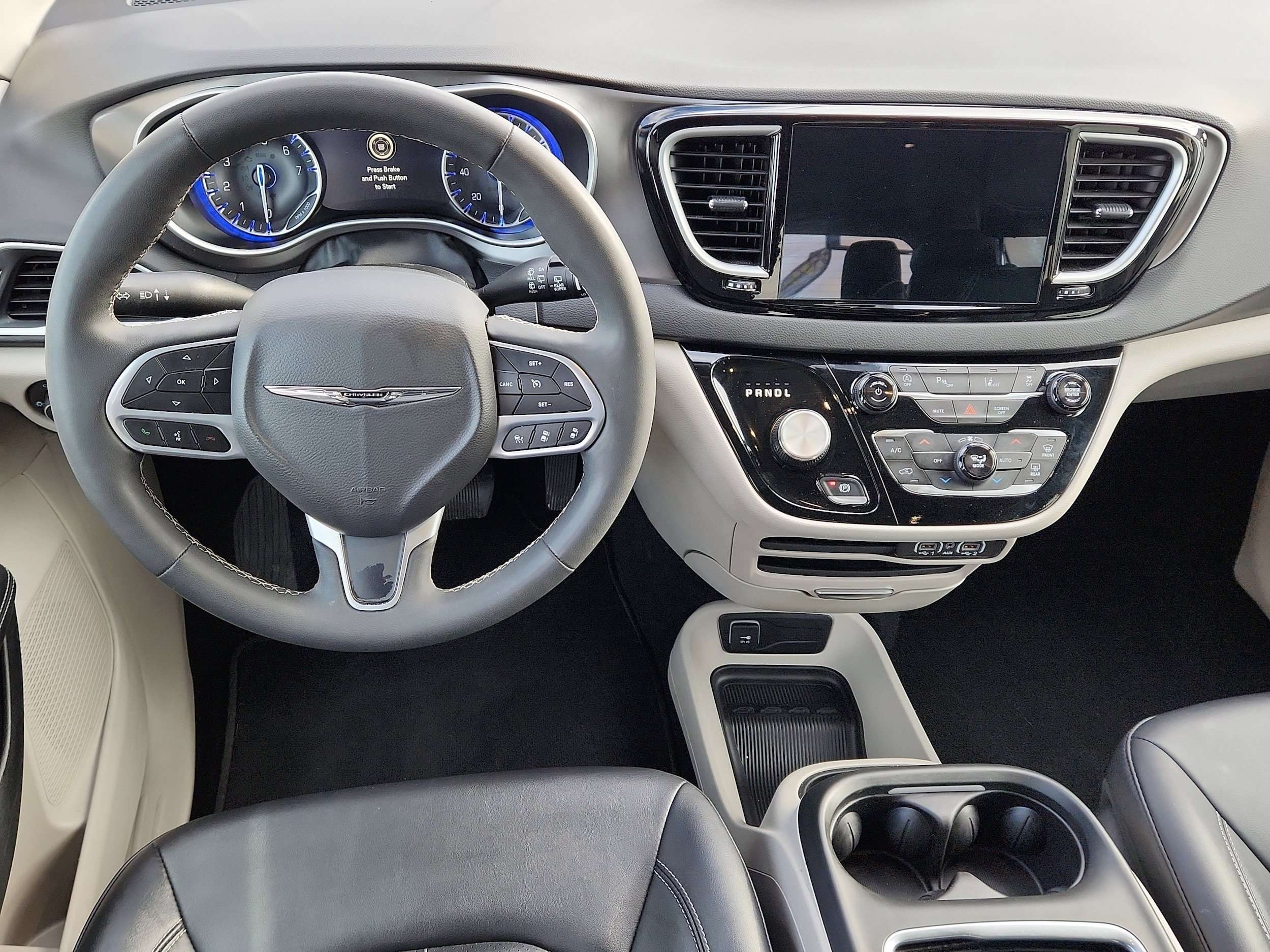 Used 2024 Chrysler Pacifica Touring-L FWD image 13