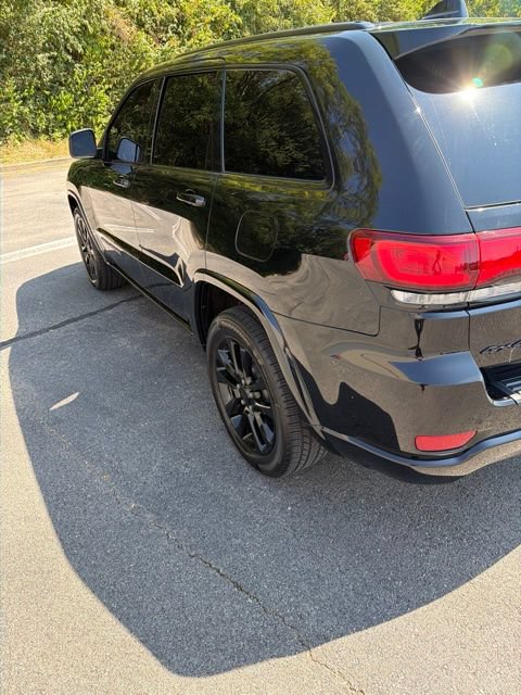 Used 2020 Jeep Grand Cherokee Altitude AWD/4WD image 3