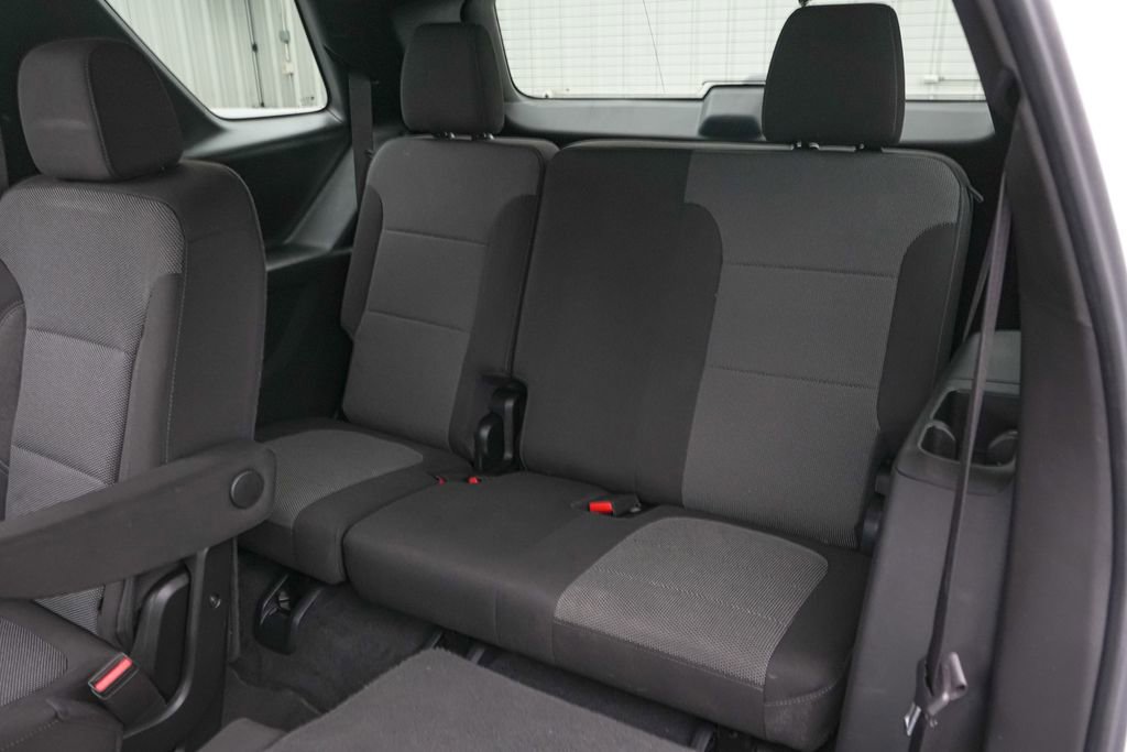 Used 2023 Chevrolet Traverse LT FWD image 19