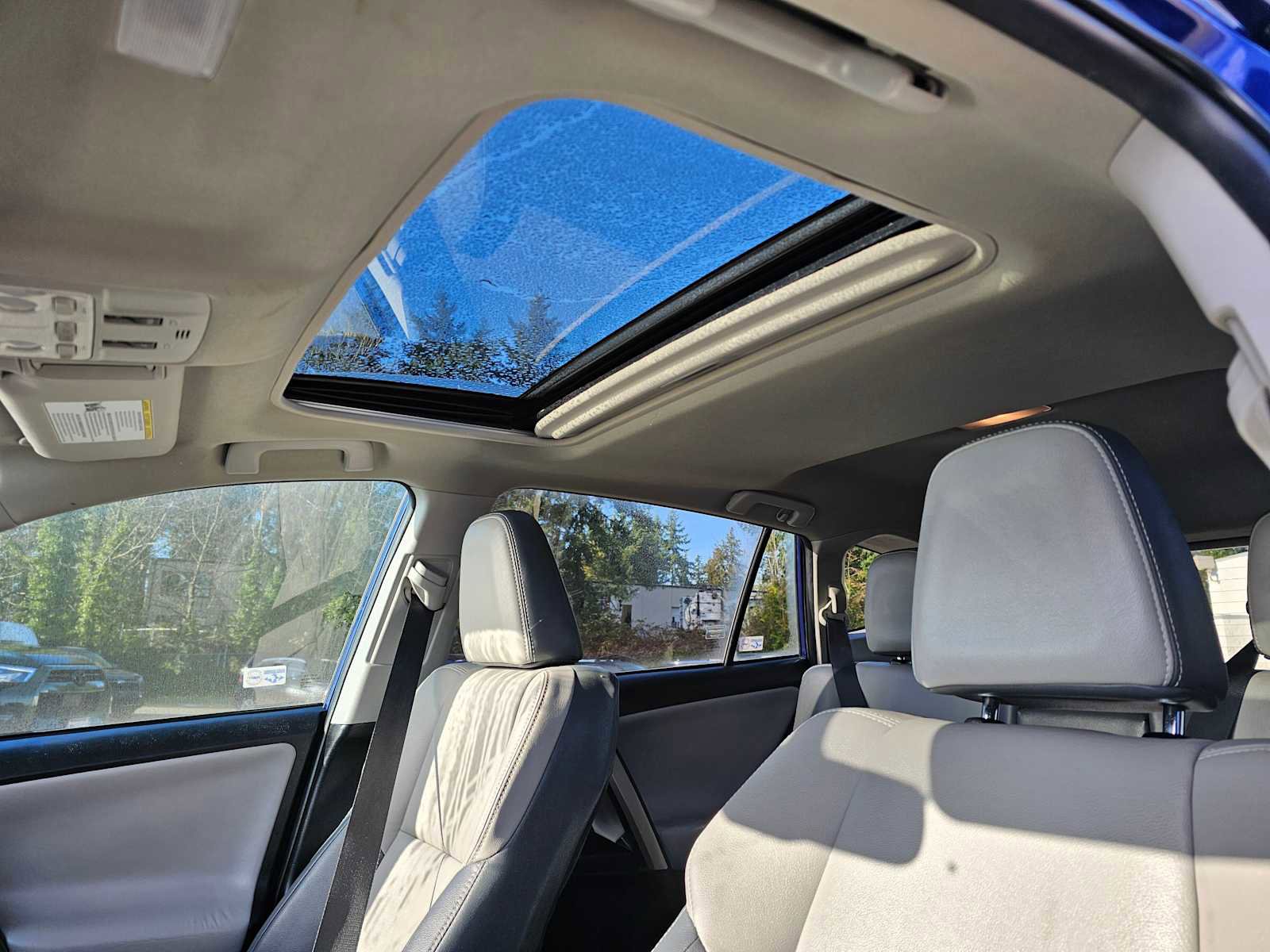 Used 2015 Toyota RAV4 Limited image 22