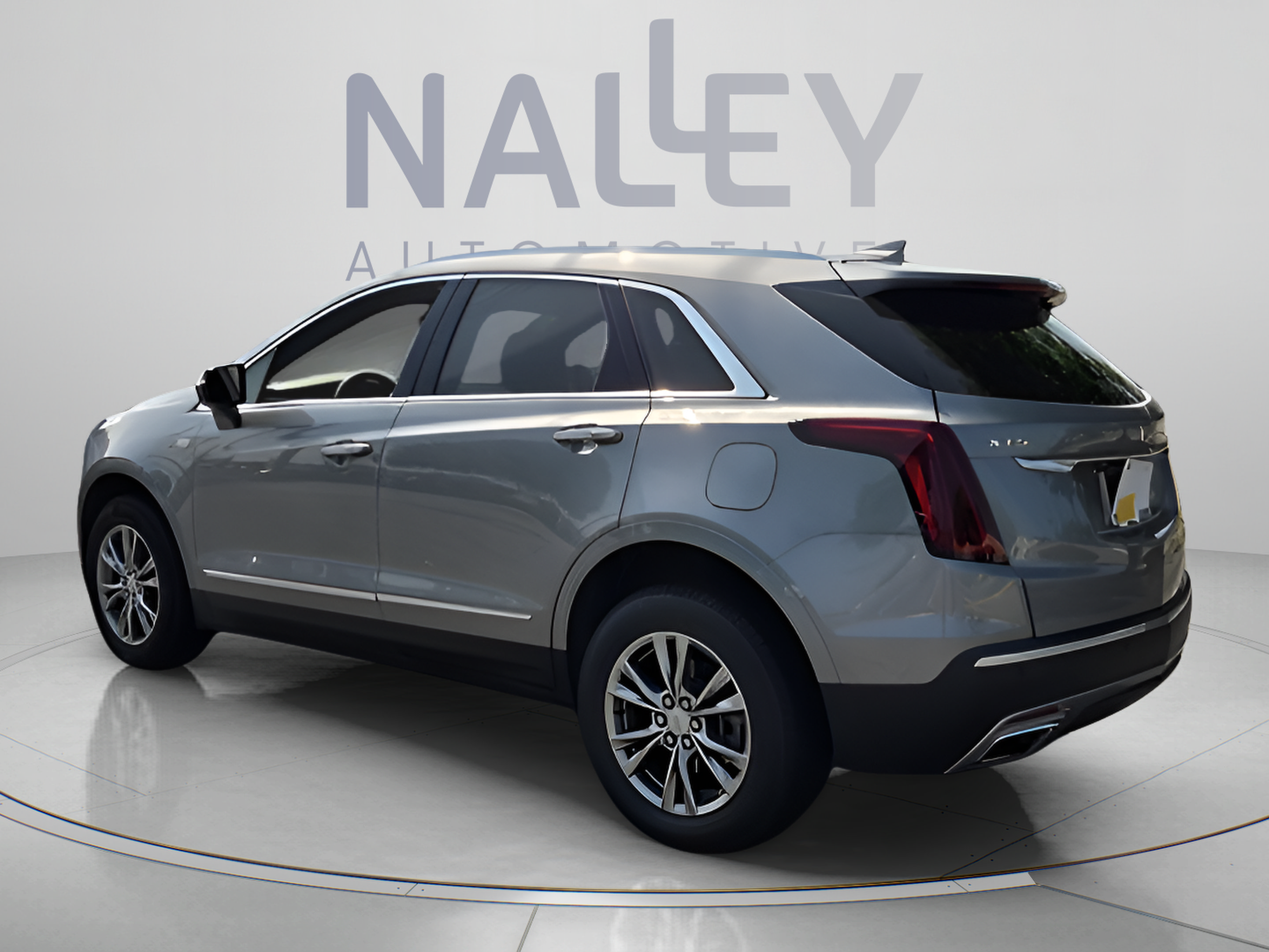Used 2023 Cadillac XT5 Premium Luxury FWD image 3