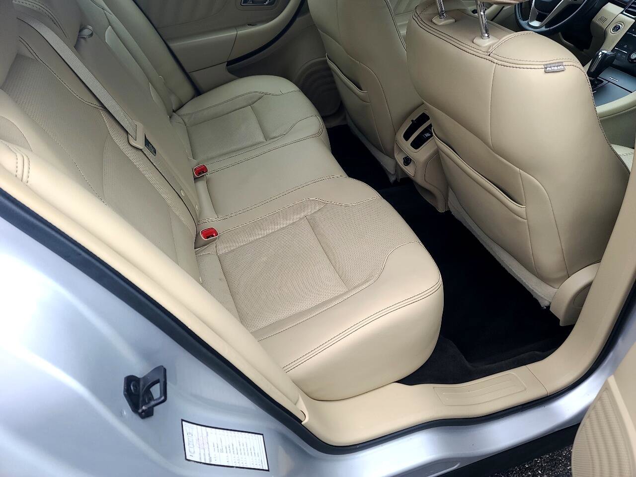 Used 2015 Ford Taurus Limited image 14