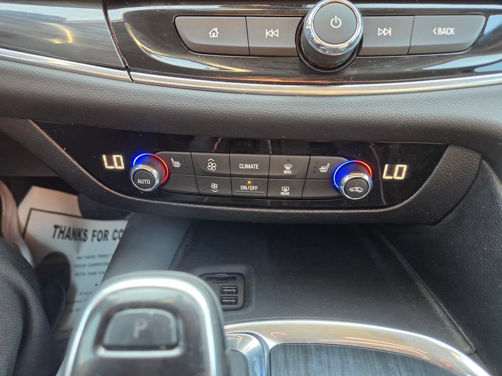 Used 2020 Buick Enclave Essence AWD/4WD image 30