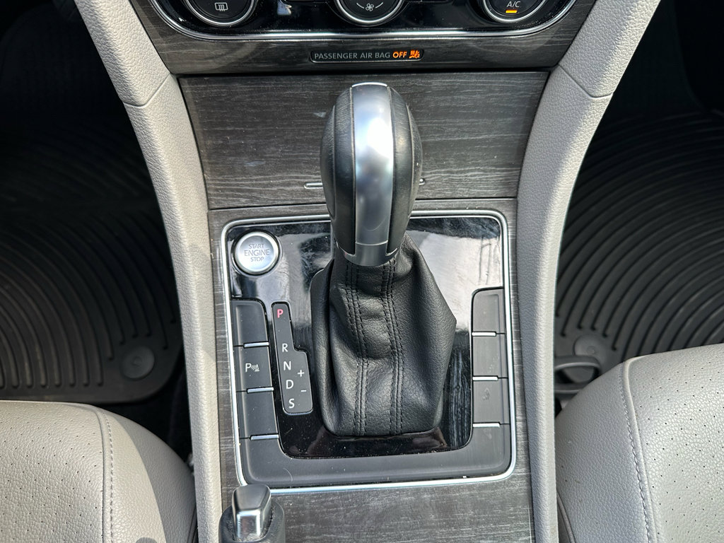 Used 2017 Volkswagen Passat 1.8T SE FWD image 16