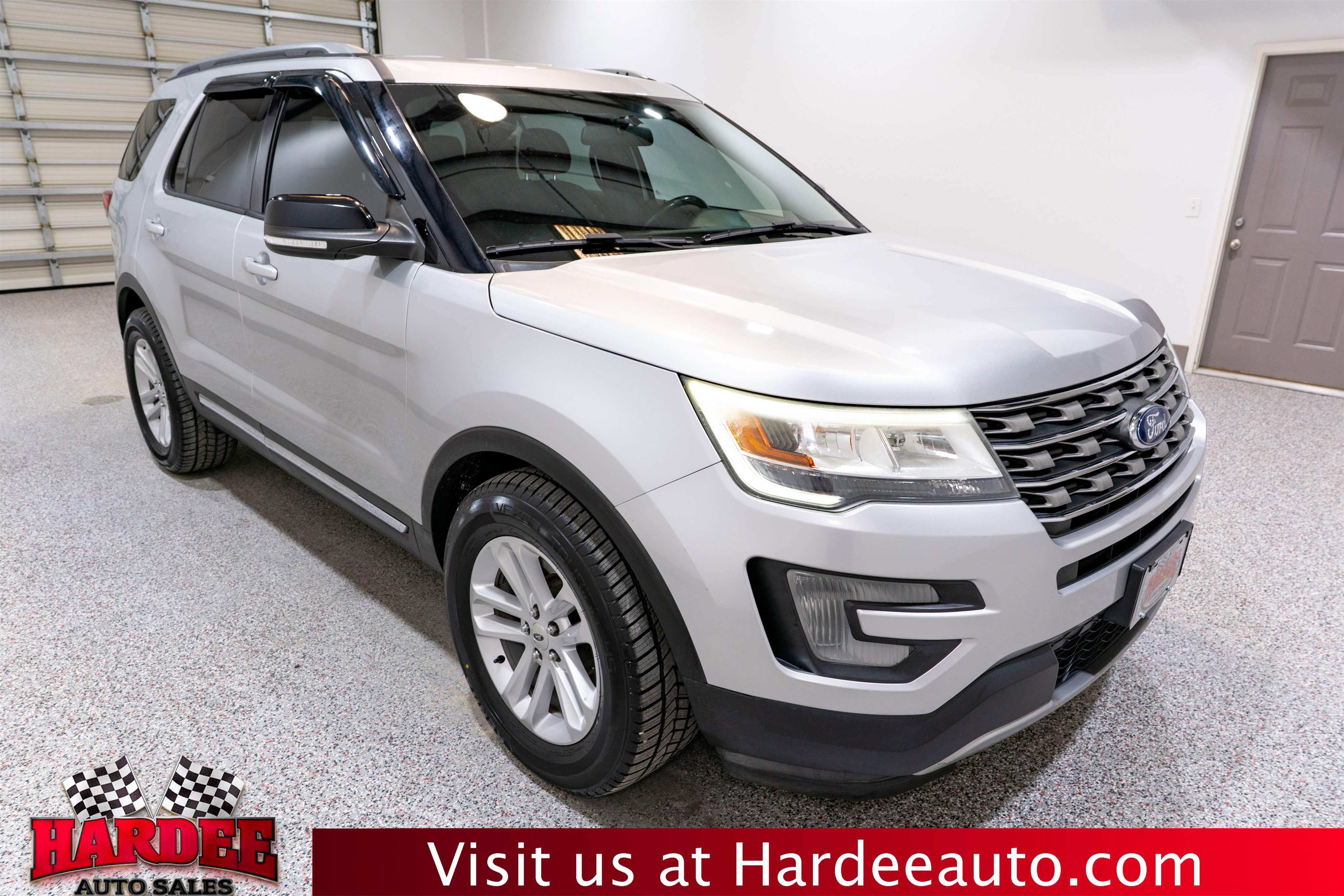 Used 2017 Ford Explorer XLT FWD image 6