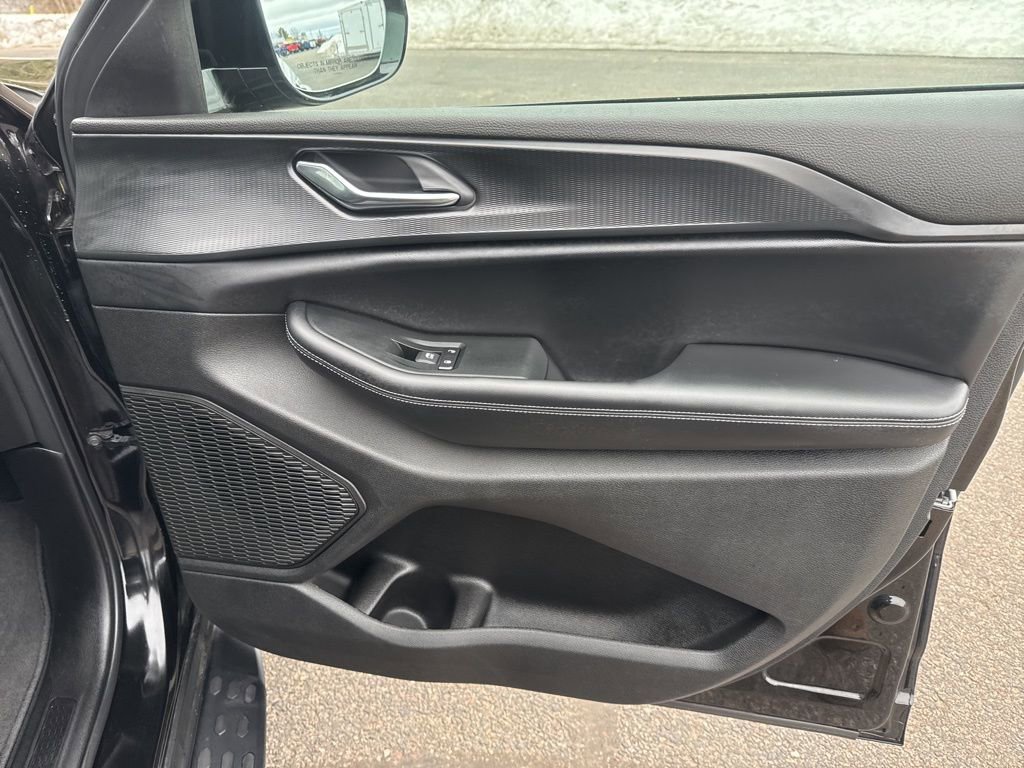 Used 2024 Jeep Grand Cherokee L Altitude image 23