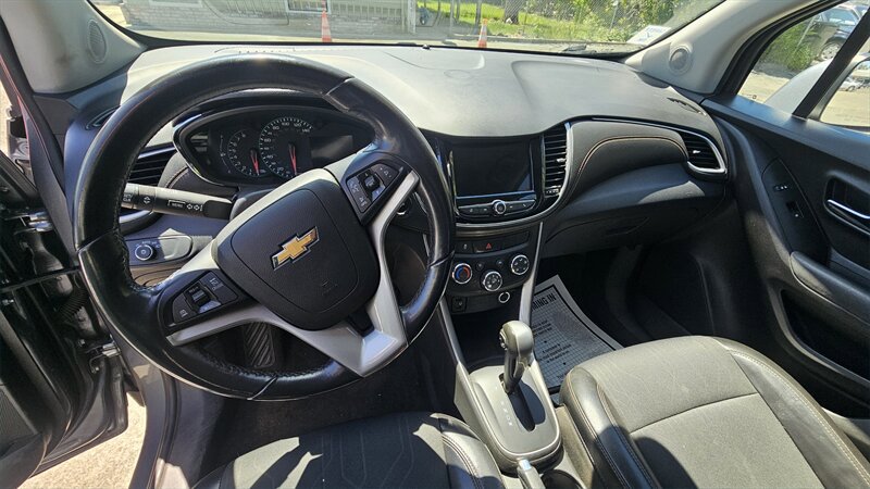 Used 2019 Chevrolet Trax LT w/ LT Convenience Package FWD image 10