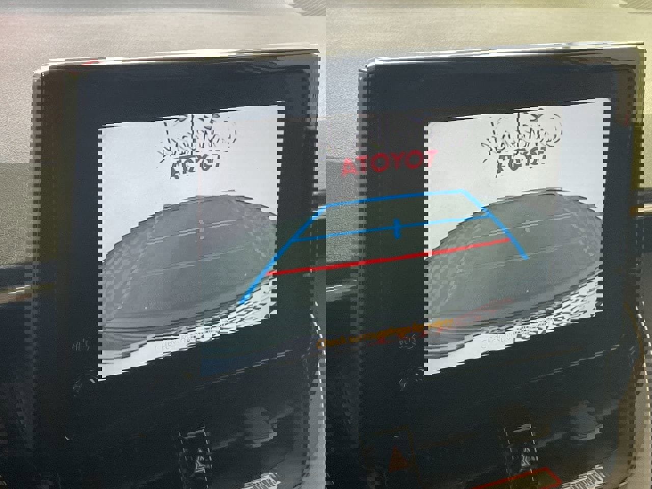 Used 2025 Toyota Corolla SE w/ Convenience Package image 18