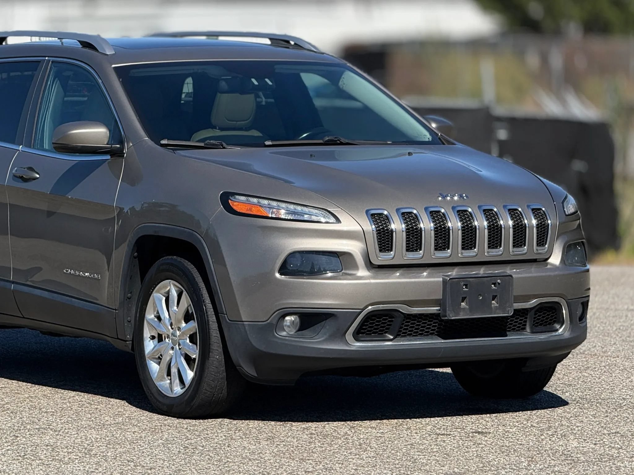 Used 2017 Jeep Cherokee Limited AWD/4WD image 15