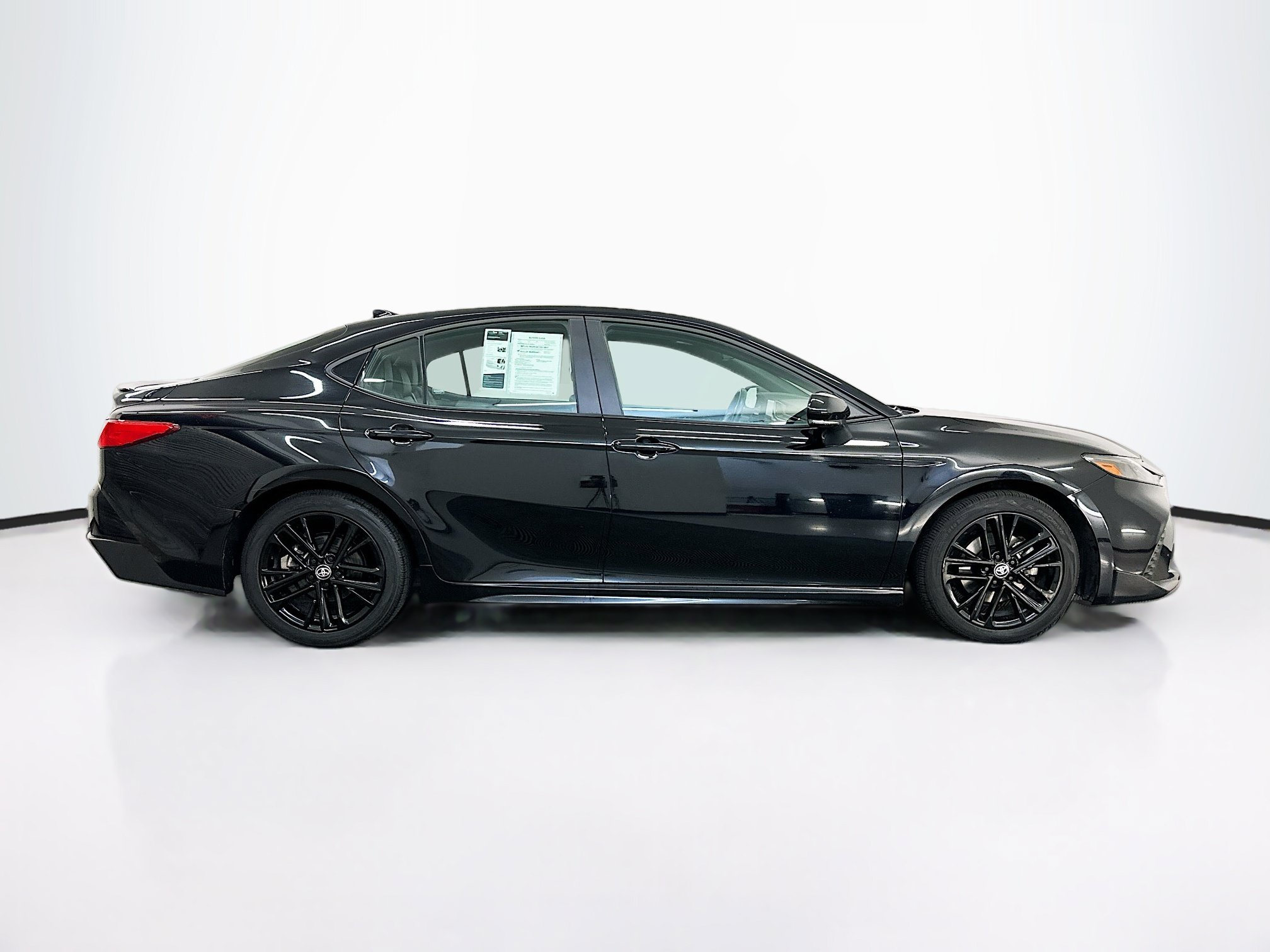 Used 2025 Toyota Camry SE FWD image 10