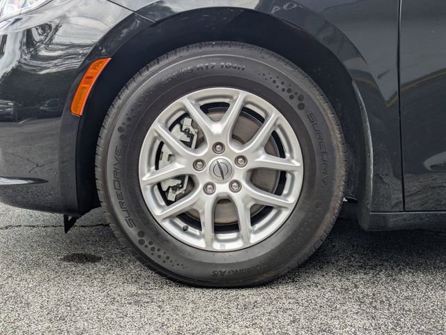 Used 2023 Chrysler Pacifica Touring-L FWD image 33