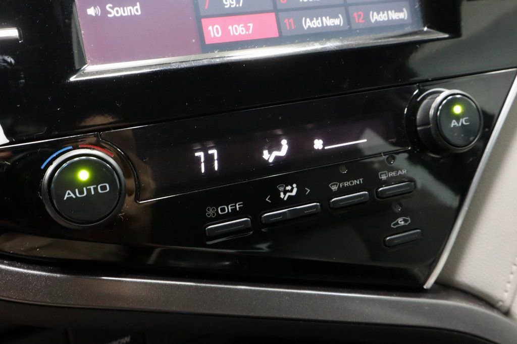 Used 2018 Toyota Camry SE image 32