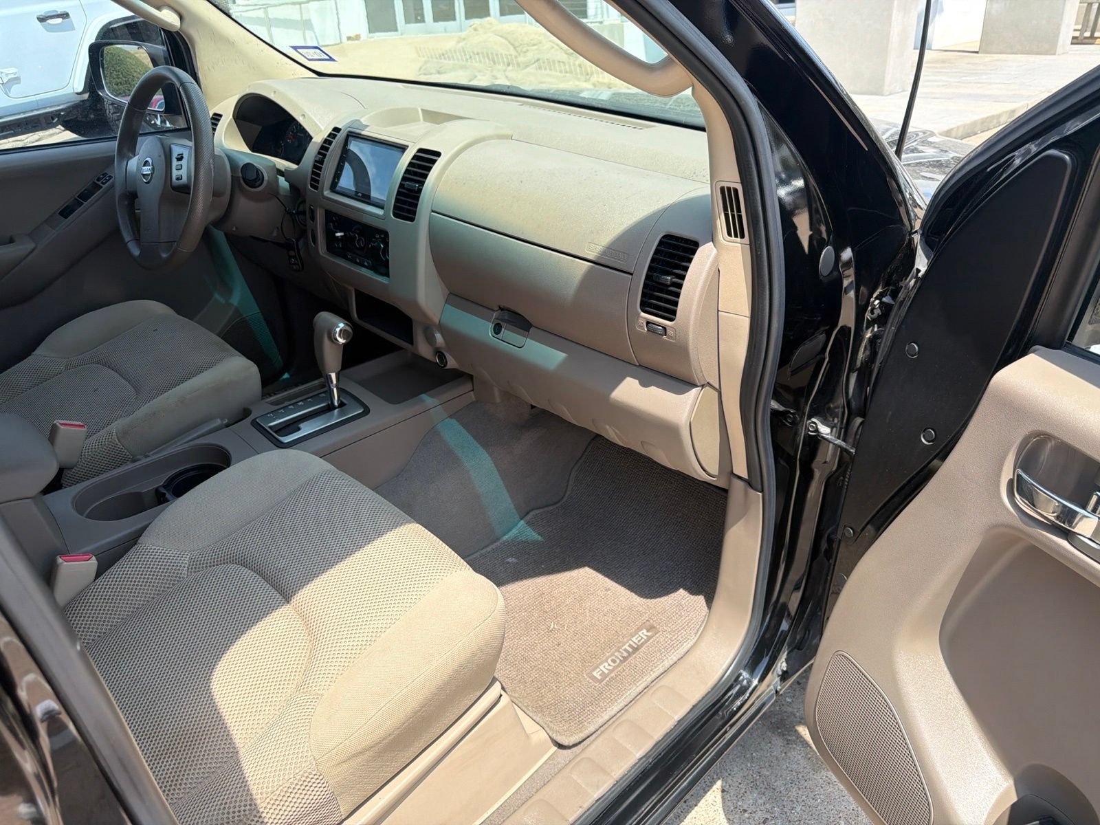 Used 2008 Nissan Frontier SE w/ SE Value Truck Pkg RWD image 13