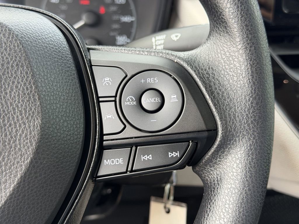 Used 2025 Toyota Corolla LE FWD image 22