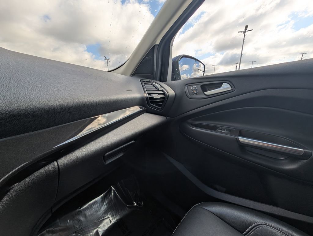 Used 2019 Ford Escape Titanium image 32