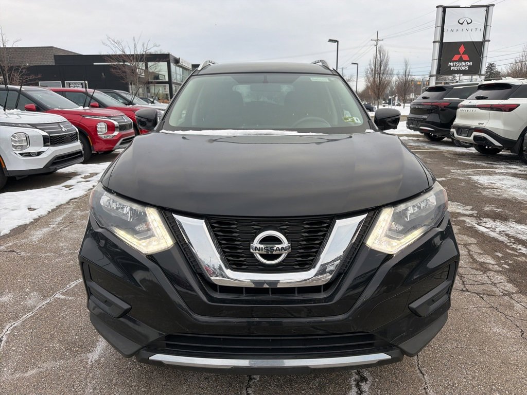 Used 2017 Nissan Rogue SV w/ SV Premium Package image 2