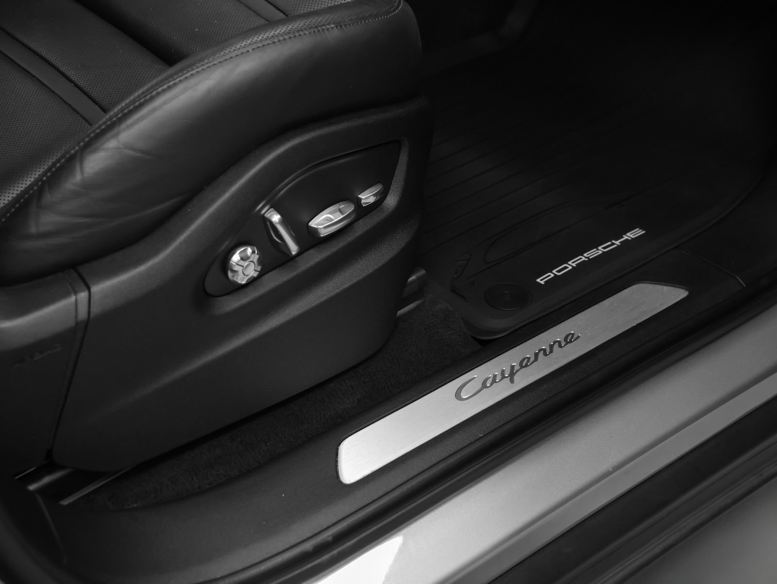 Certified 2021 Porsche Cayenne AWD/4WD image 18
