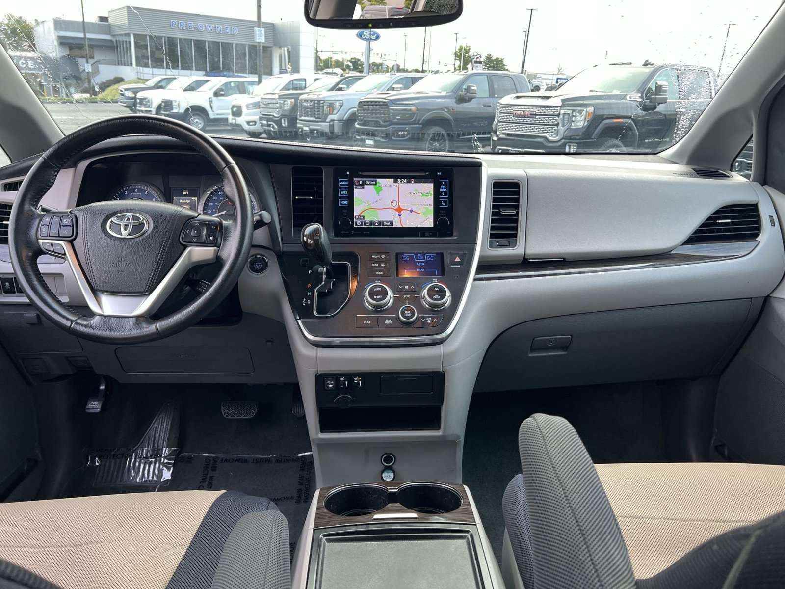 Used 2016 Toyota Sienna XLE w/ XLE Navigation Package FWD image 23