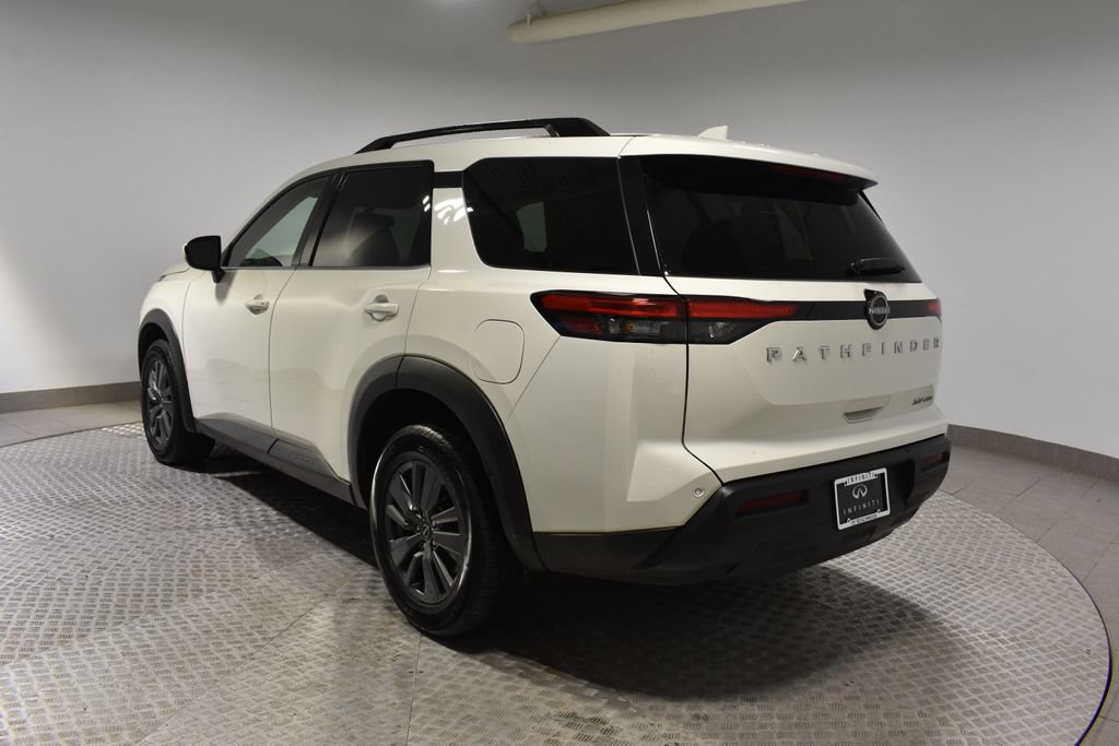 Used 2023 Nissan Pathfinder SV image 5