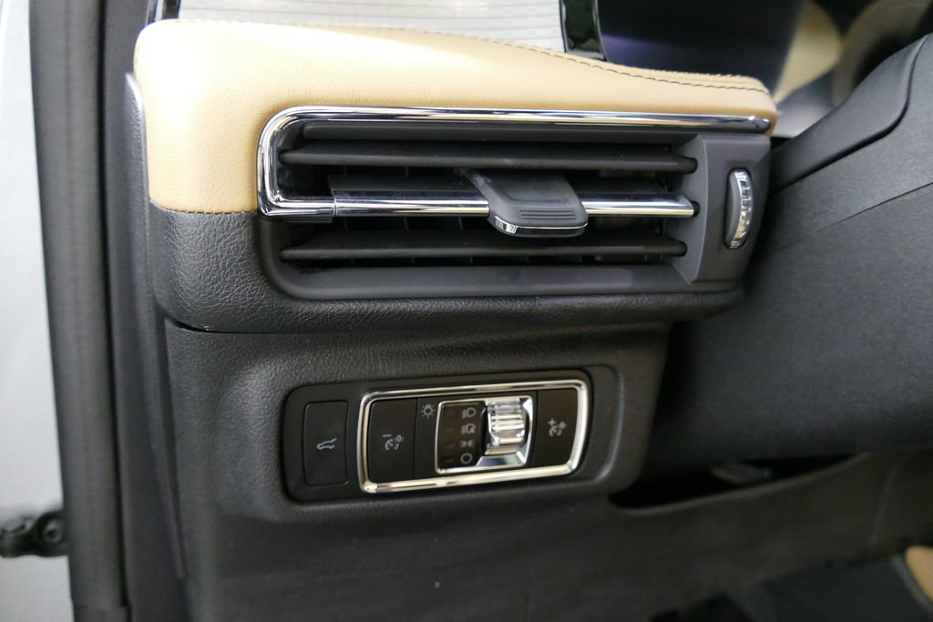 Used 2023 Lincoln Corsair Reserve w/ Equipment Group 201A image 19