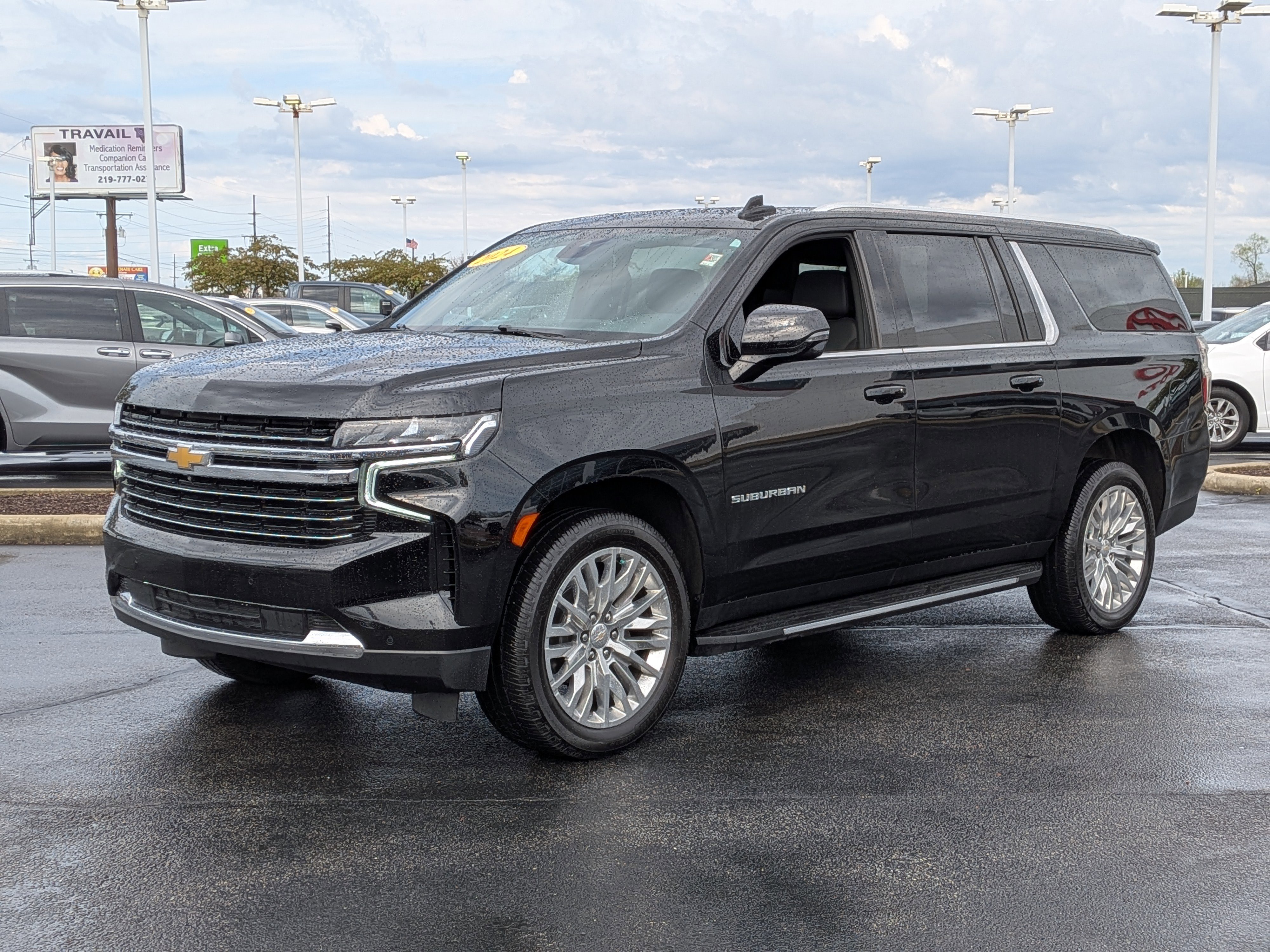 Used 2024 Chevrolet Suburban LT w/ Luxury Package image 3