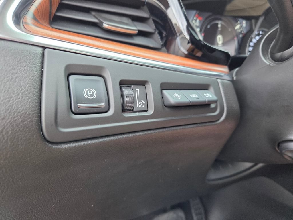 Used 2018 Cadillac XT5 Platinum w/ Driver Assist Package AWD/4WD image 24