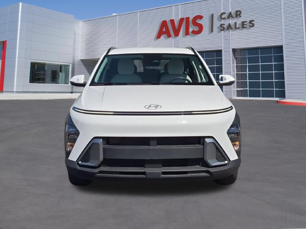 Used 2025 Hyundai Kona SEL FWD image 2
