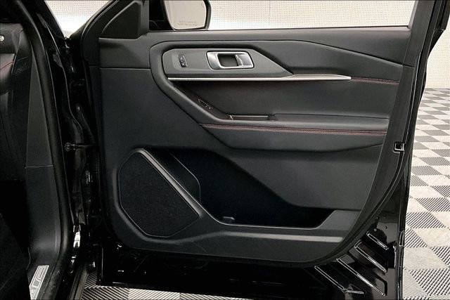 Used 2025 Ford Explorer ST-Line w/ Premium Package image 19