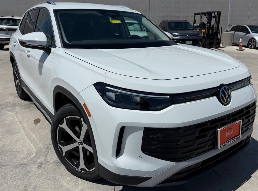Certified 2025 Volkswagen Tiguan SE