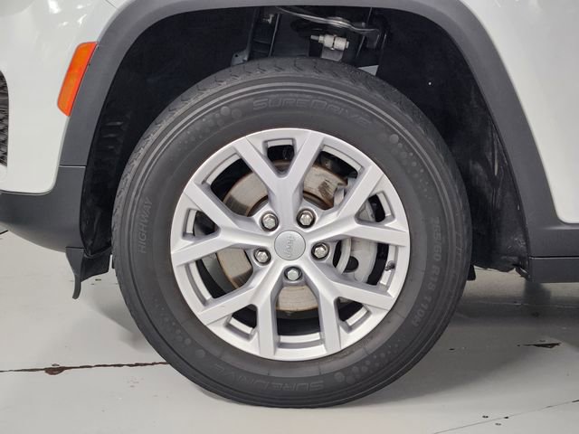 Used 2024 Jeep Grand Cherokee Altitude AWD/4WD image 8