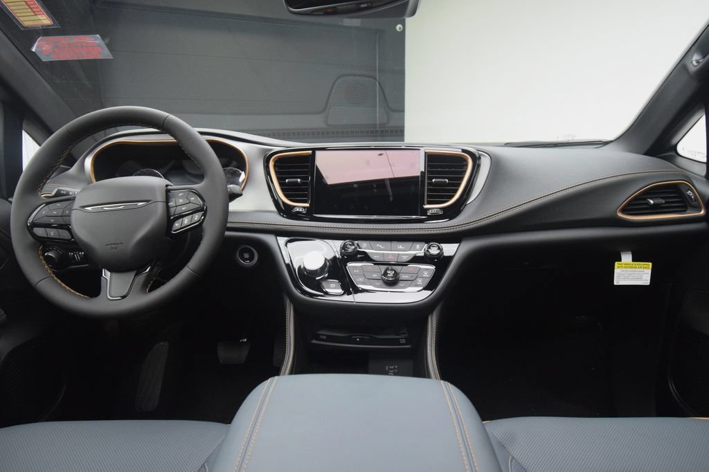 New 2027 Chrysler Pacifica Pinnacle FWD image 35