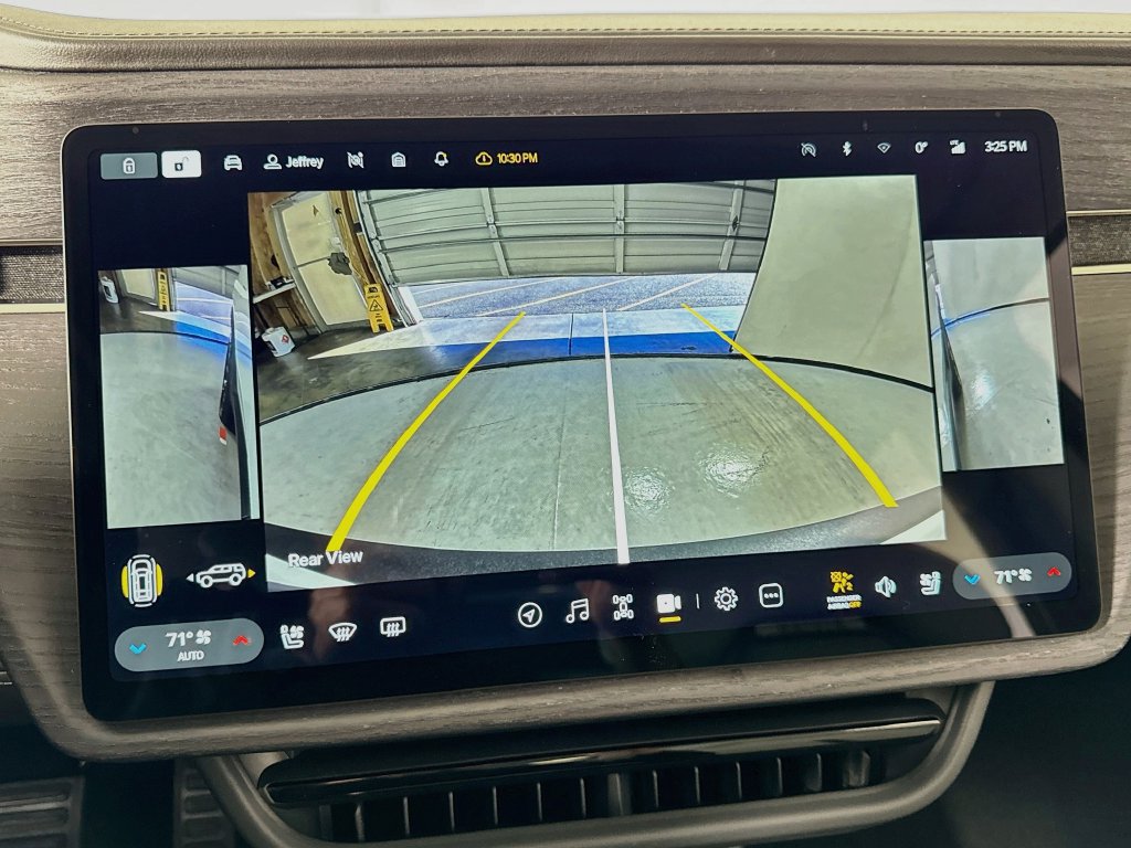 Used 2025 Rivian R1S Adventure Dual AWD/4WD image 41