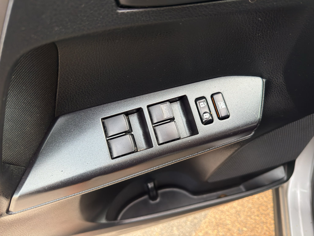 Used 2018 Toyota RAV4 LE FWD image 12