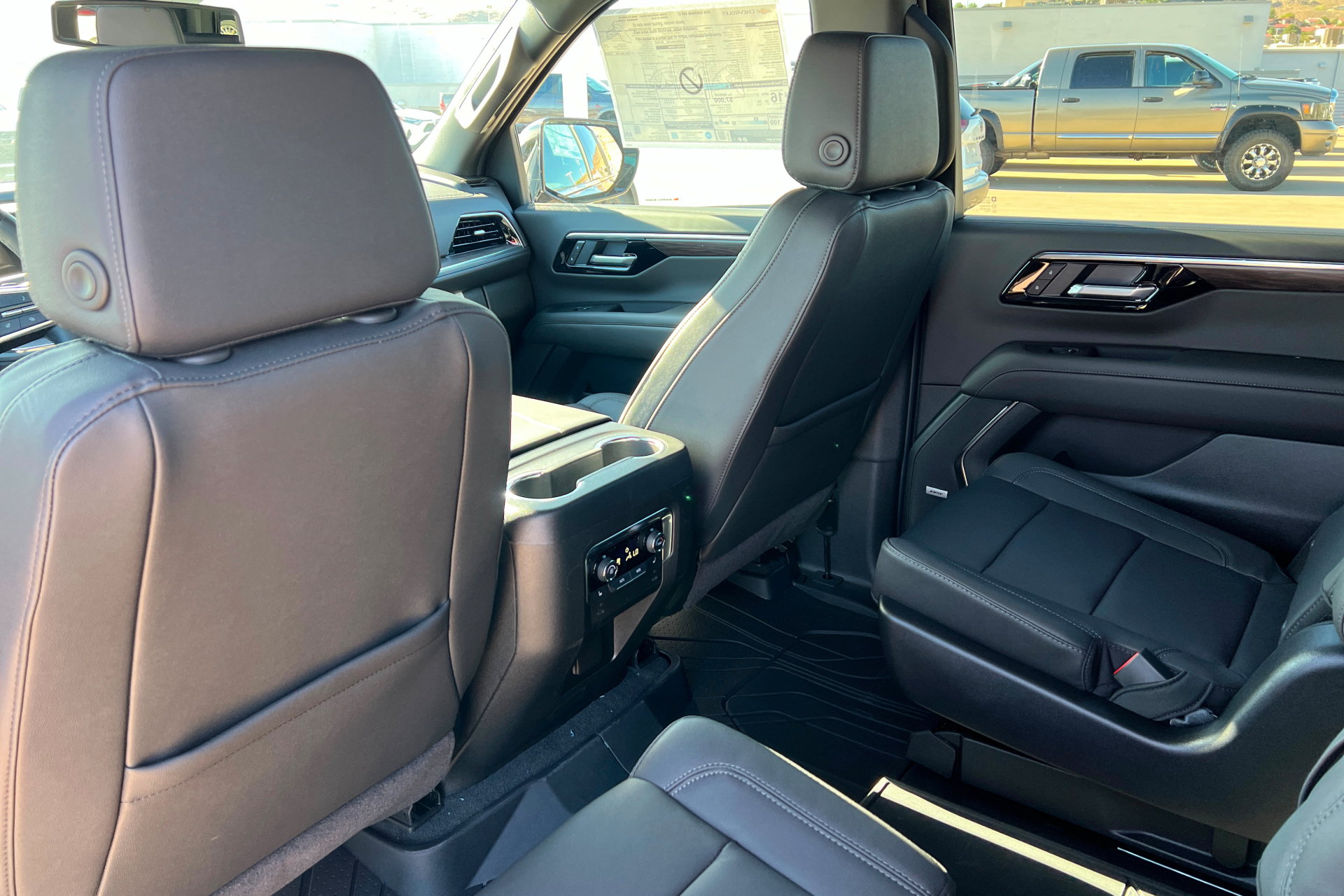 New 2026 Chevrolet Suburban LT w/ Comfort Package AWD/4WD image 16