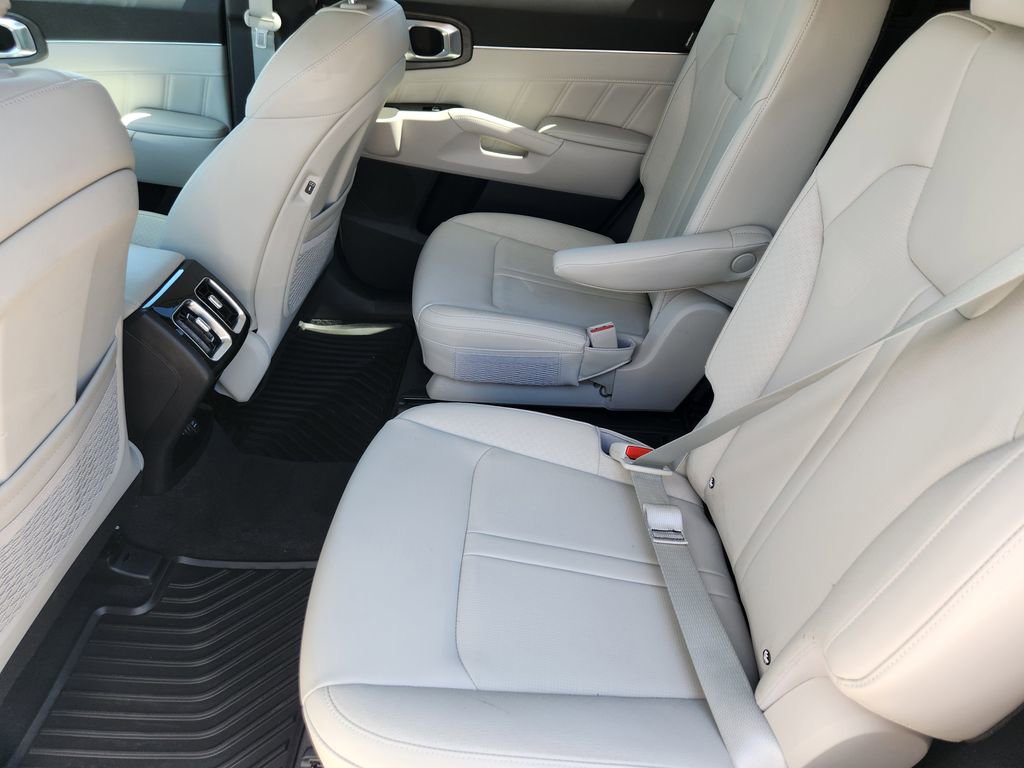 Used 2025 Kia Sorento SX image 29