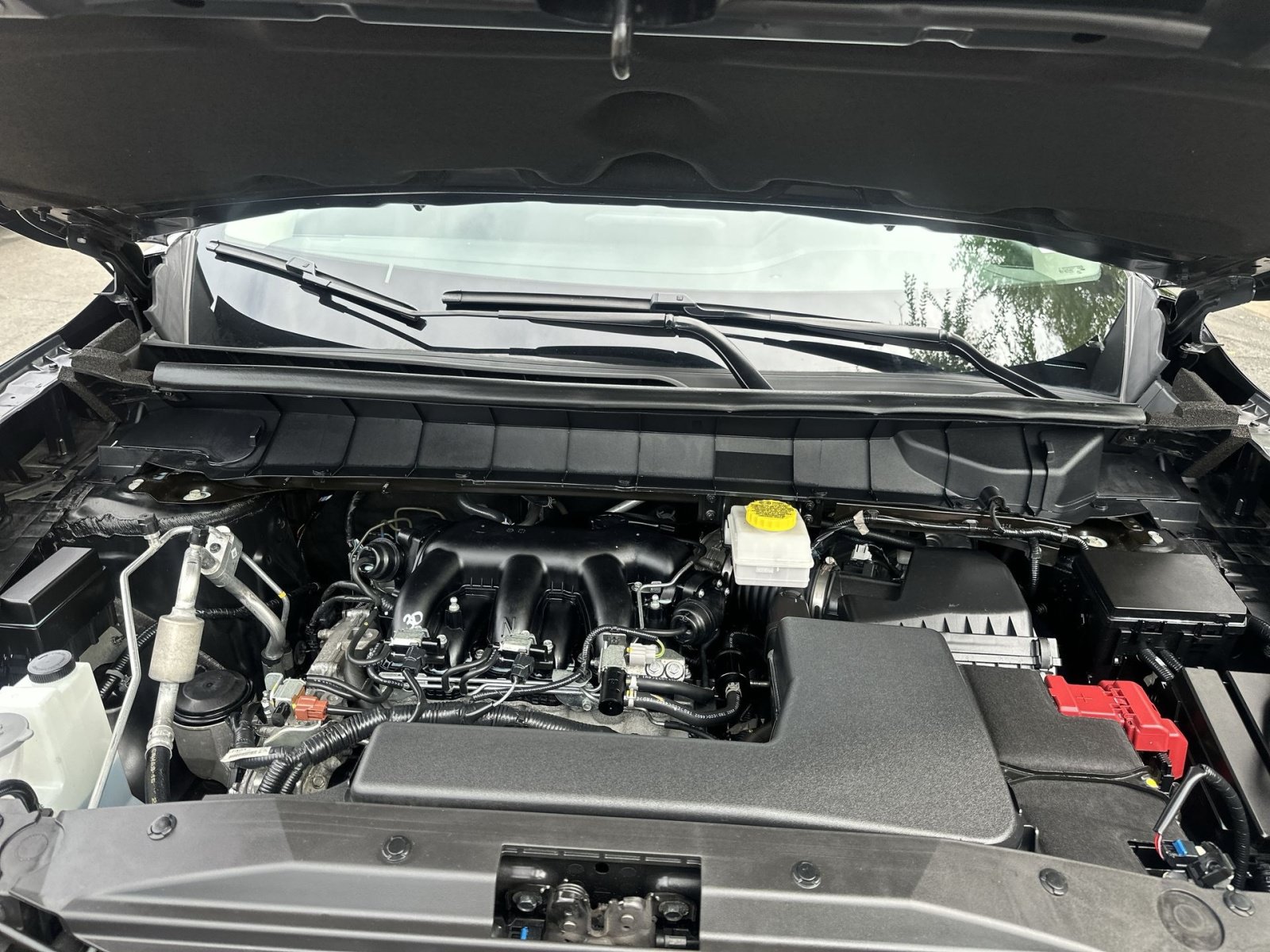 Used 2025 Nissan Pathfinder SV AWD/4WD image 14