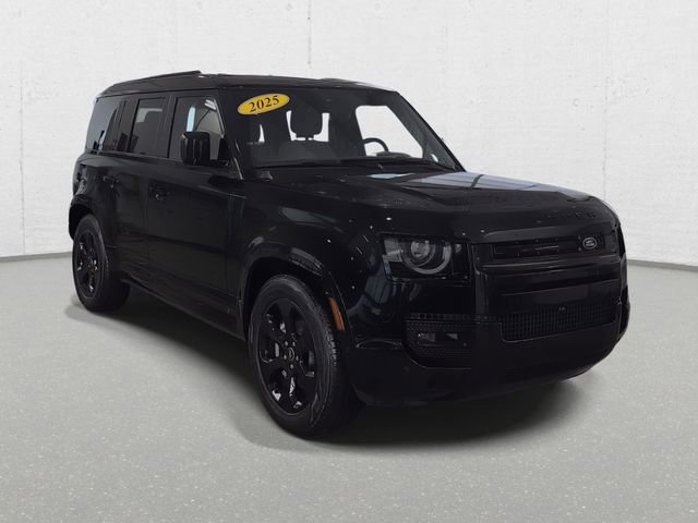 Used 2025 Land Rover Defender 110 X-Dynamic SE image 3