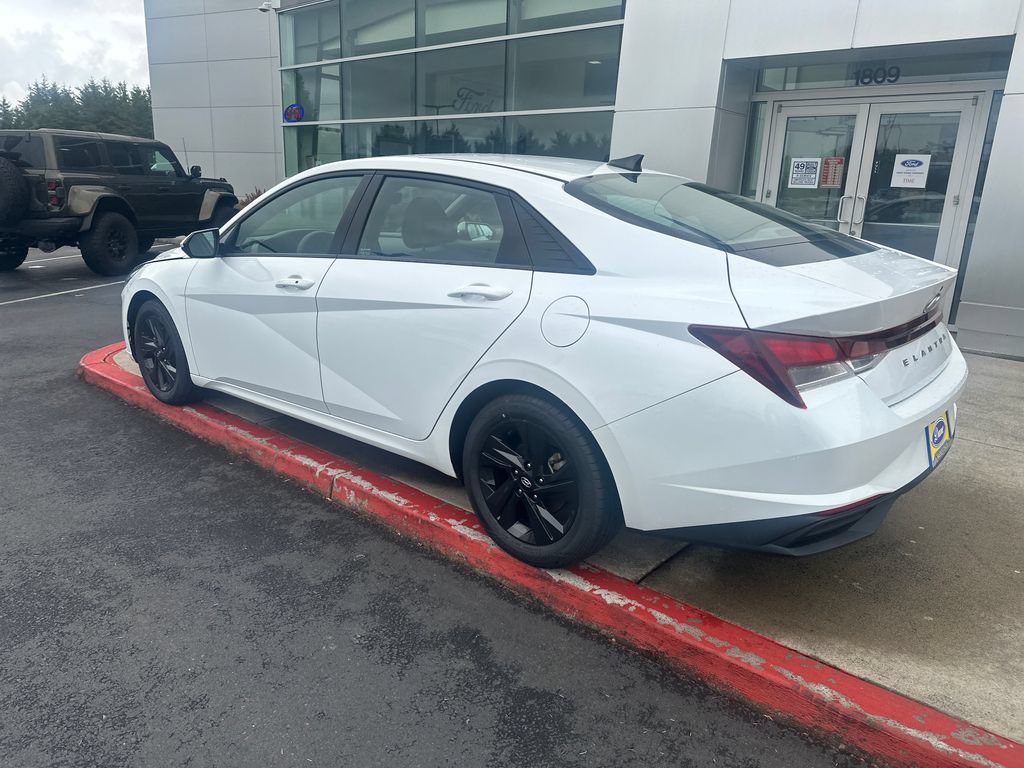 Used 2021 Hyundai Elantra SEL FWD image 2