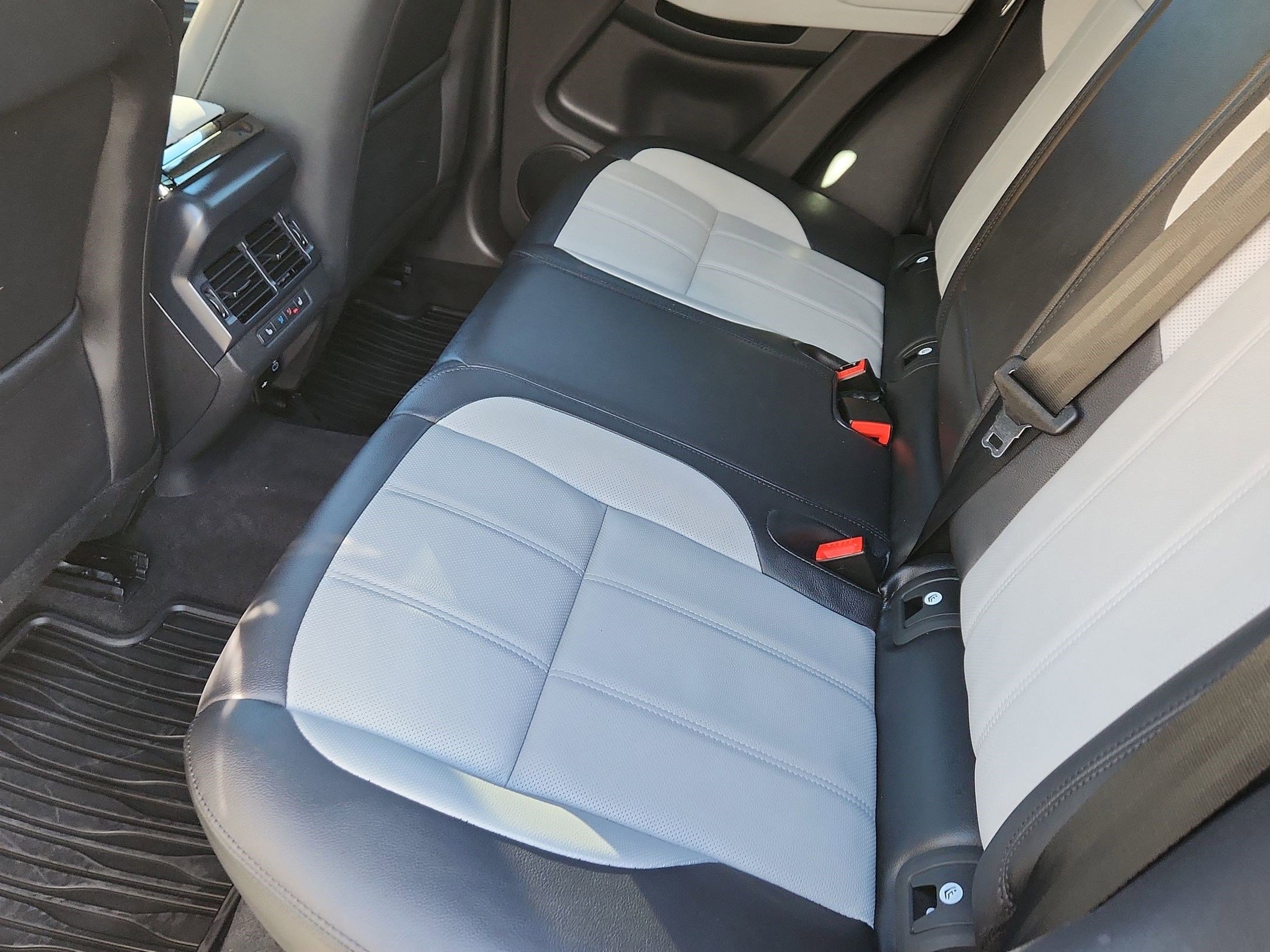 Certified 2026 Land Rover Range Rover Evoque Dynamic SE image 20