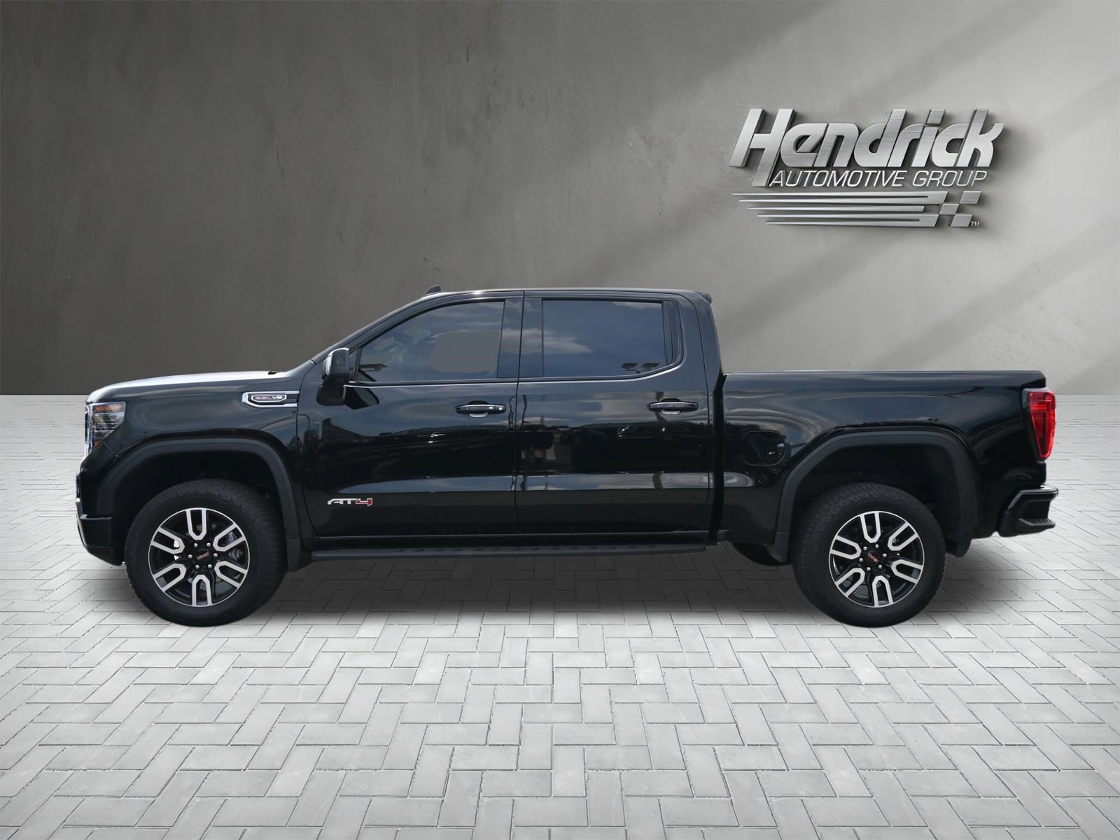 Used 2025 GMC Sierra 1500 AT4 w/ AT4 Premium Package AWD/4WD image 9