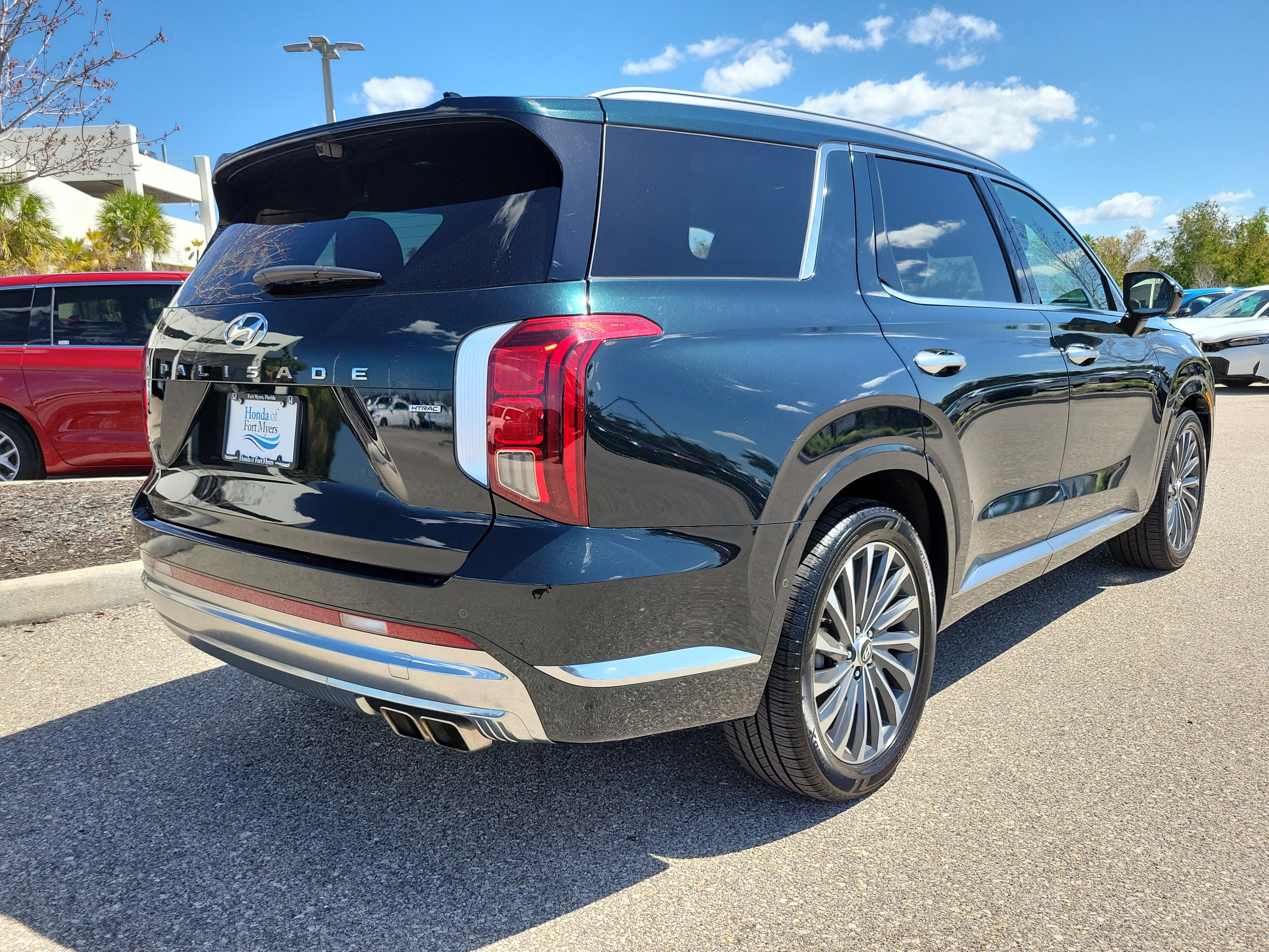 Used 2024 Hyundai Palisade Calligraphy image 6