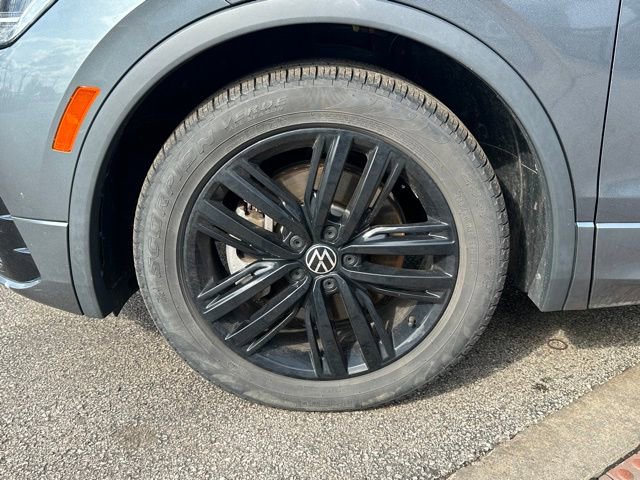 Used 2022 Volkswagen Tiguan SE R-Line image 9