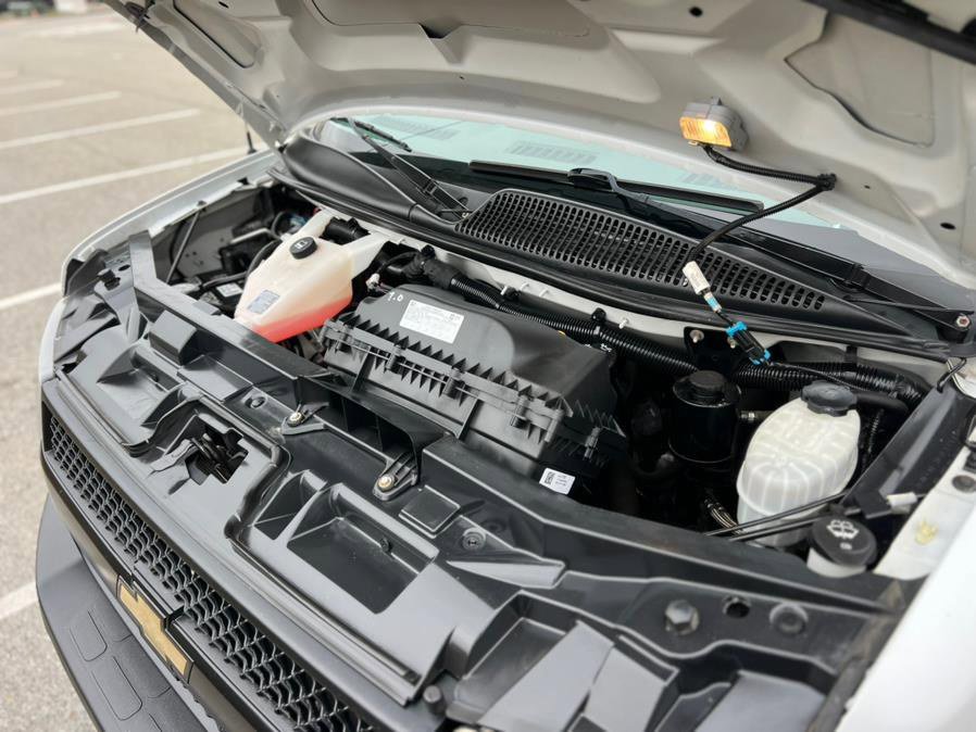 Used 2018 Chevrolet Express 2500 image 38