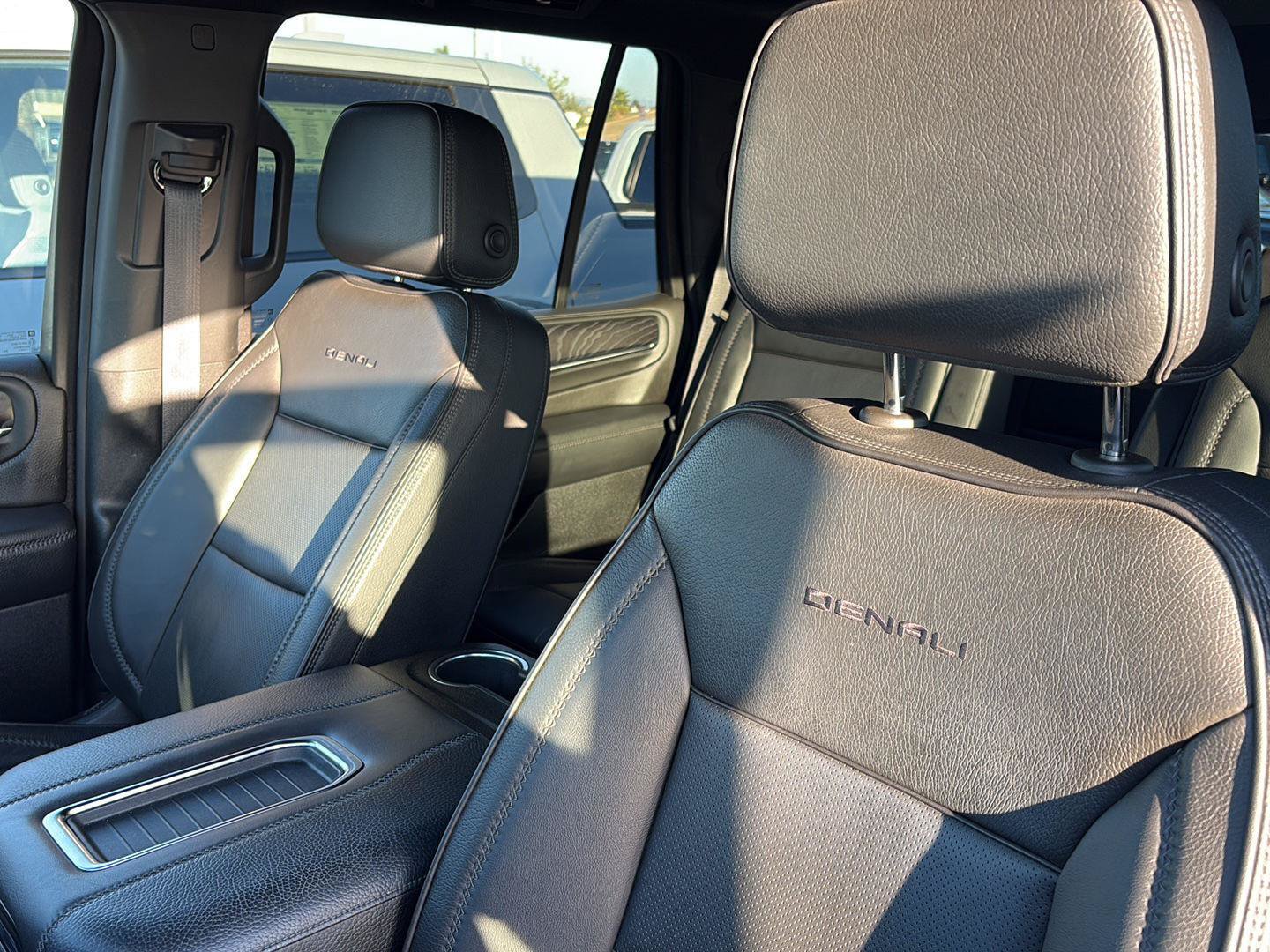 Used 2024 GMC Yukon Denali AWD/4WD image 21
