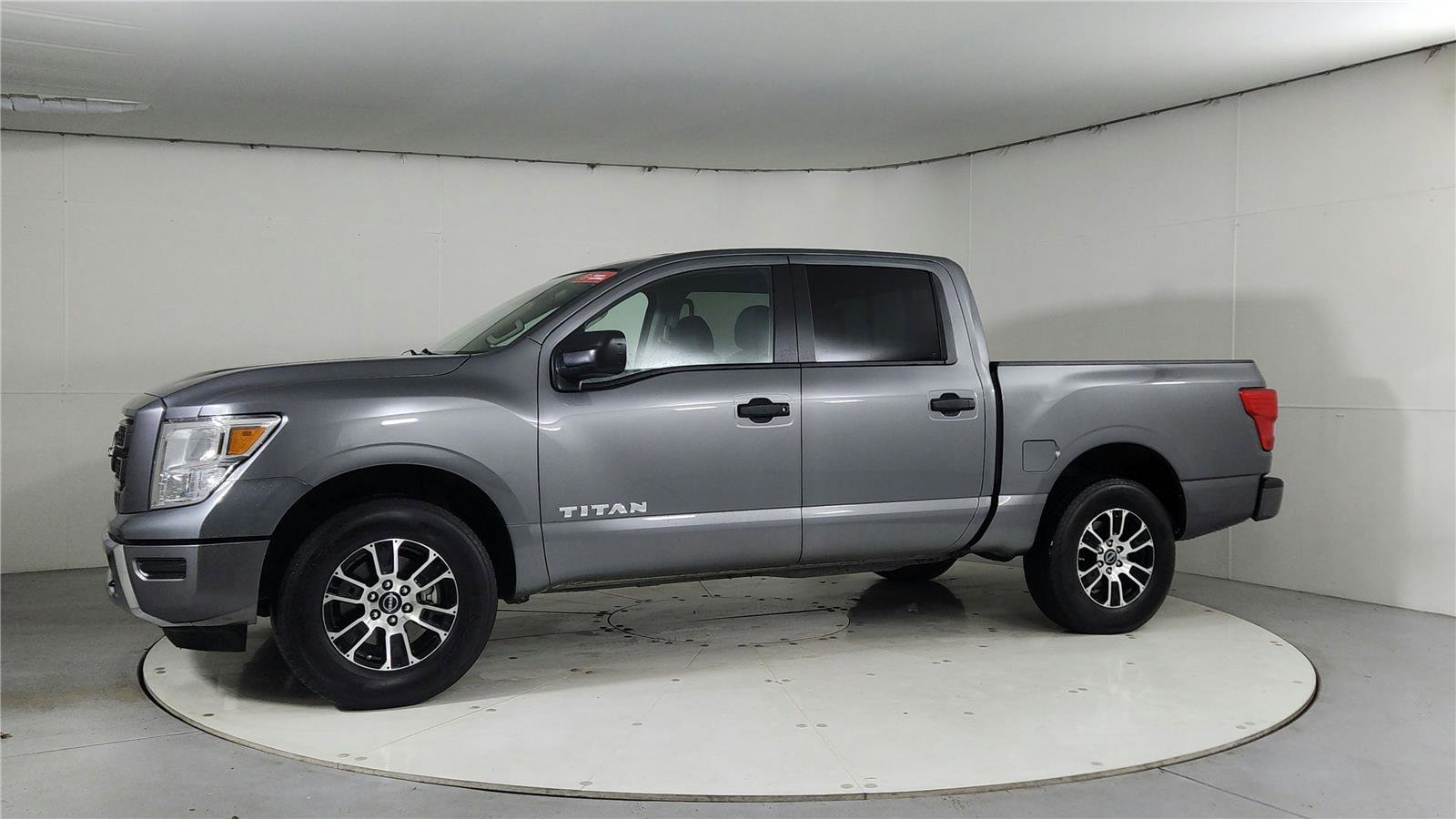 Certified 2024 Nissan Titan SV image 3