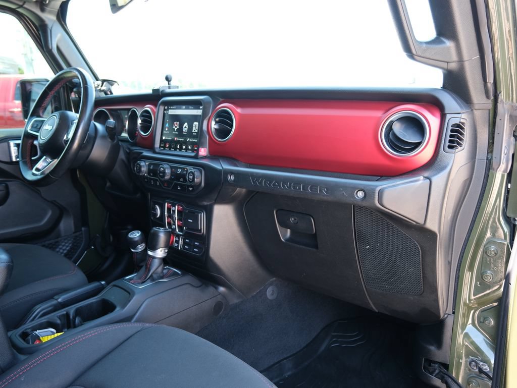 Used 2021 Jeep Wrangler Unlimited Rubicon w/ Dual Top Group AWD/4WD image 32