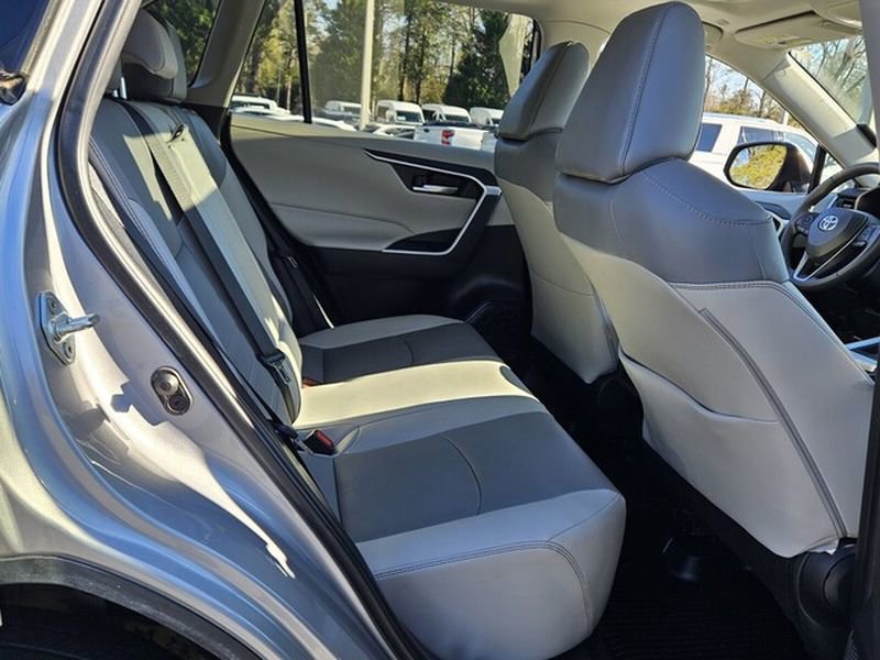 Used 2023 Toyota RAV4 XLE Premium image 19