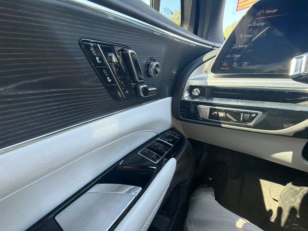 Used 2024 Cadillac Lyriq Luxury AWD/4WD image 13