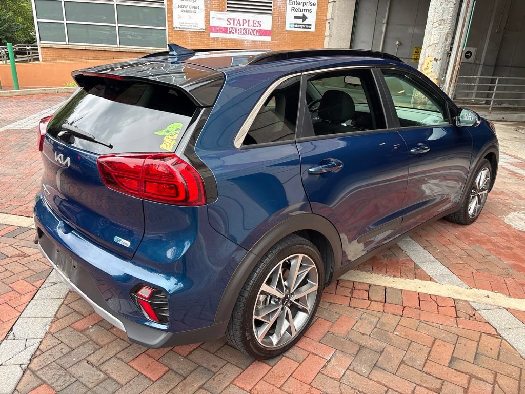Certified 2022 Kia Niro Touring Special Edition FWD image 3