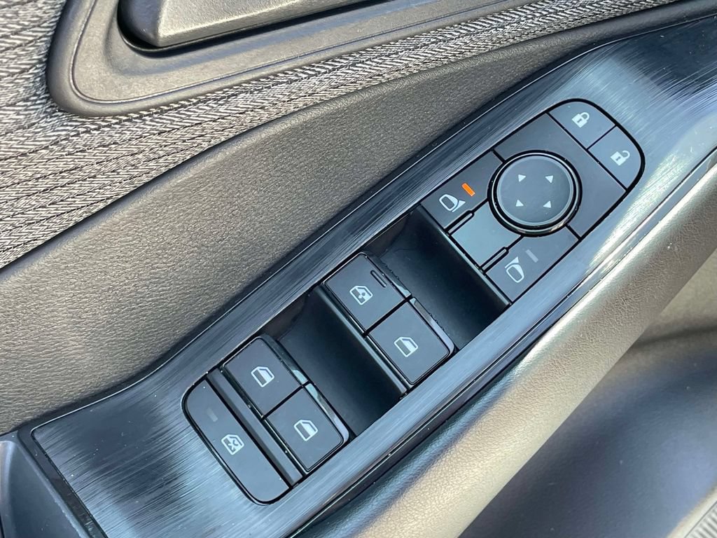 Used 2023 Nissan Rogue S AWD/4WD image 18